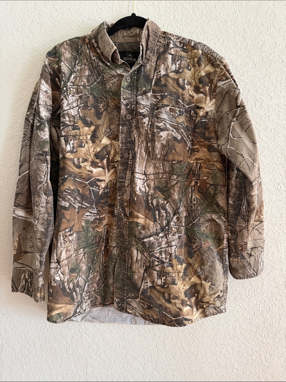 Men’s RED HEAD RealTree - Size M long-sleeve camo/ Hunting shirt.